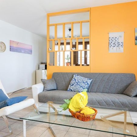 Lecce Colorful Flat With Terrace & Parking Apartment Ngoại thất bức ảnh