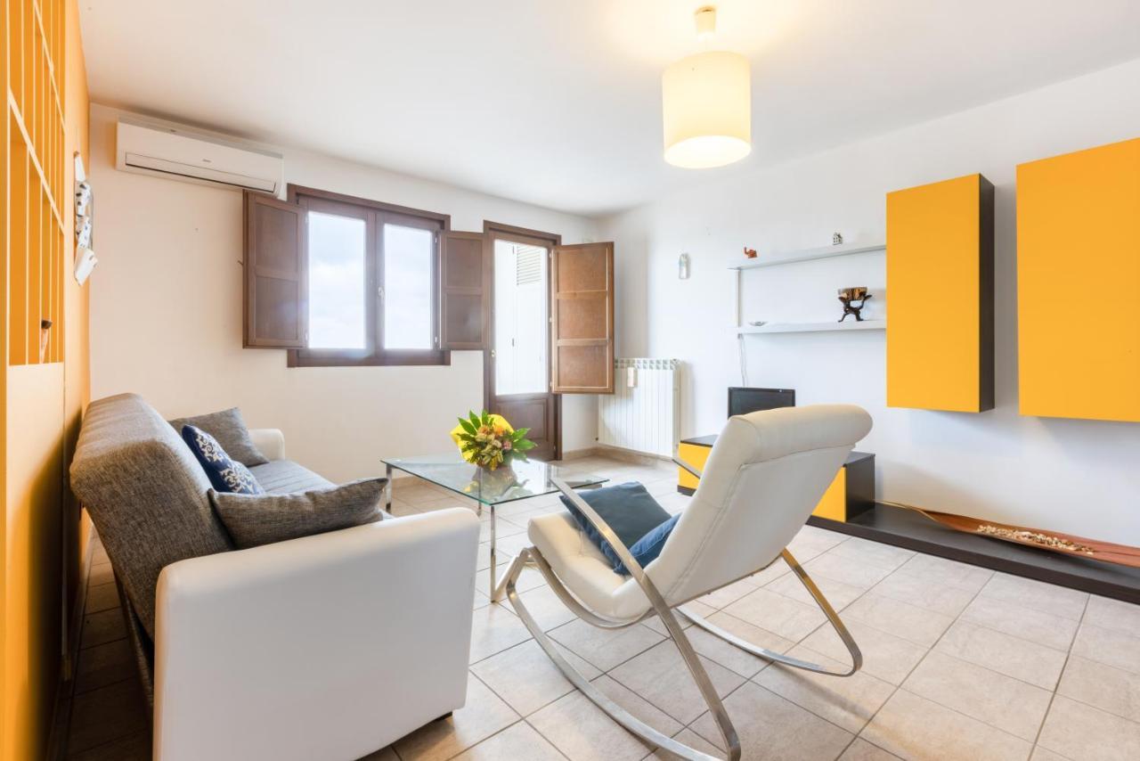 Lecce Colorful Flat With Terrace & Parking Apartment Ngoại thất bức ảnh