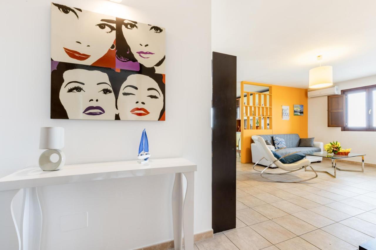 Lecce Colorful Flat With Terrace & Parking Apartment Ngoại thất bức ảnh