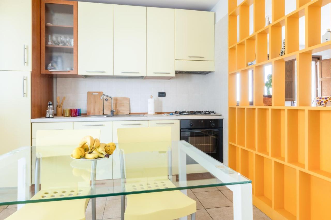 Lecce Colorful Flat With Terrace & Parking Apartment Ngoại thất bức ảnh