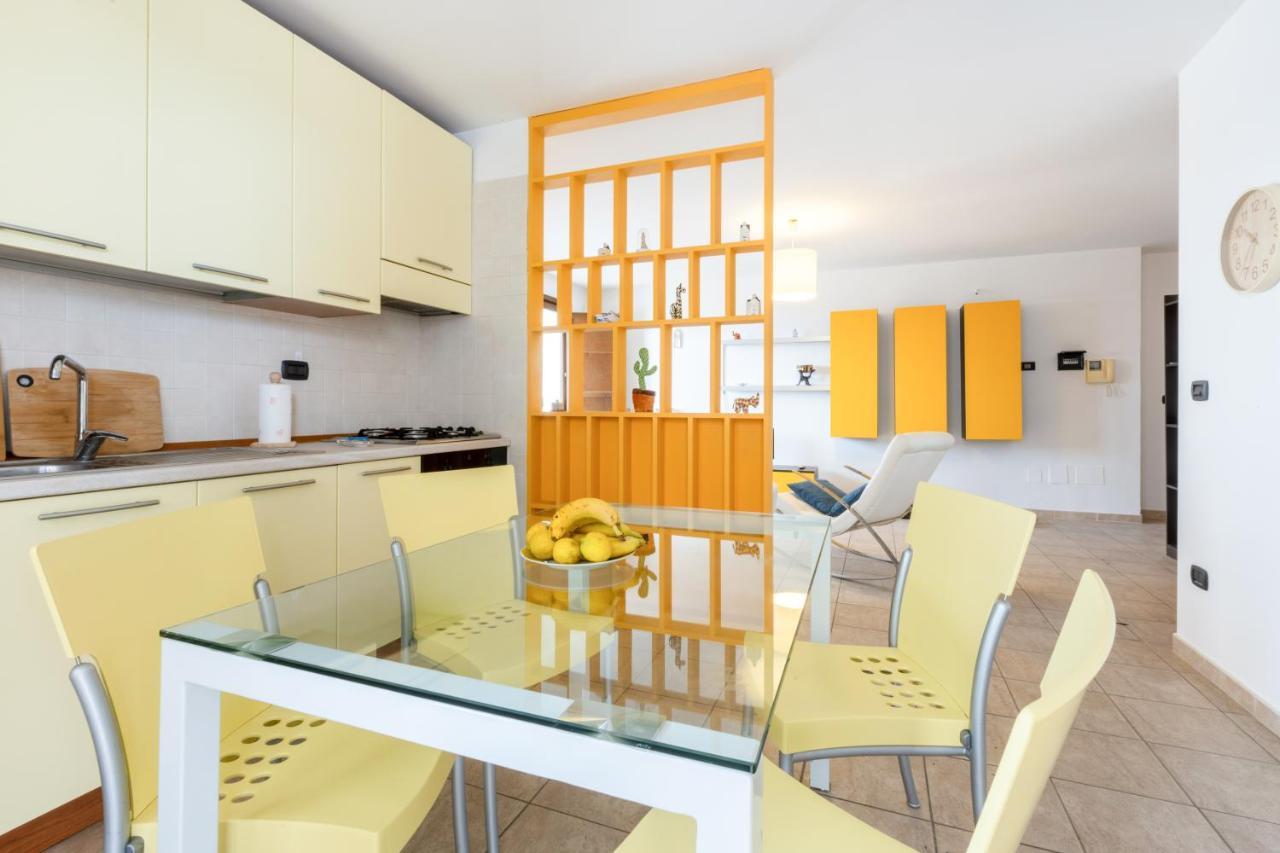 Lecce Colorful Flat With Terrace & Parking Apartment Ngoại thất bức ảnh