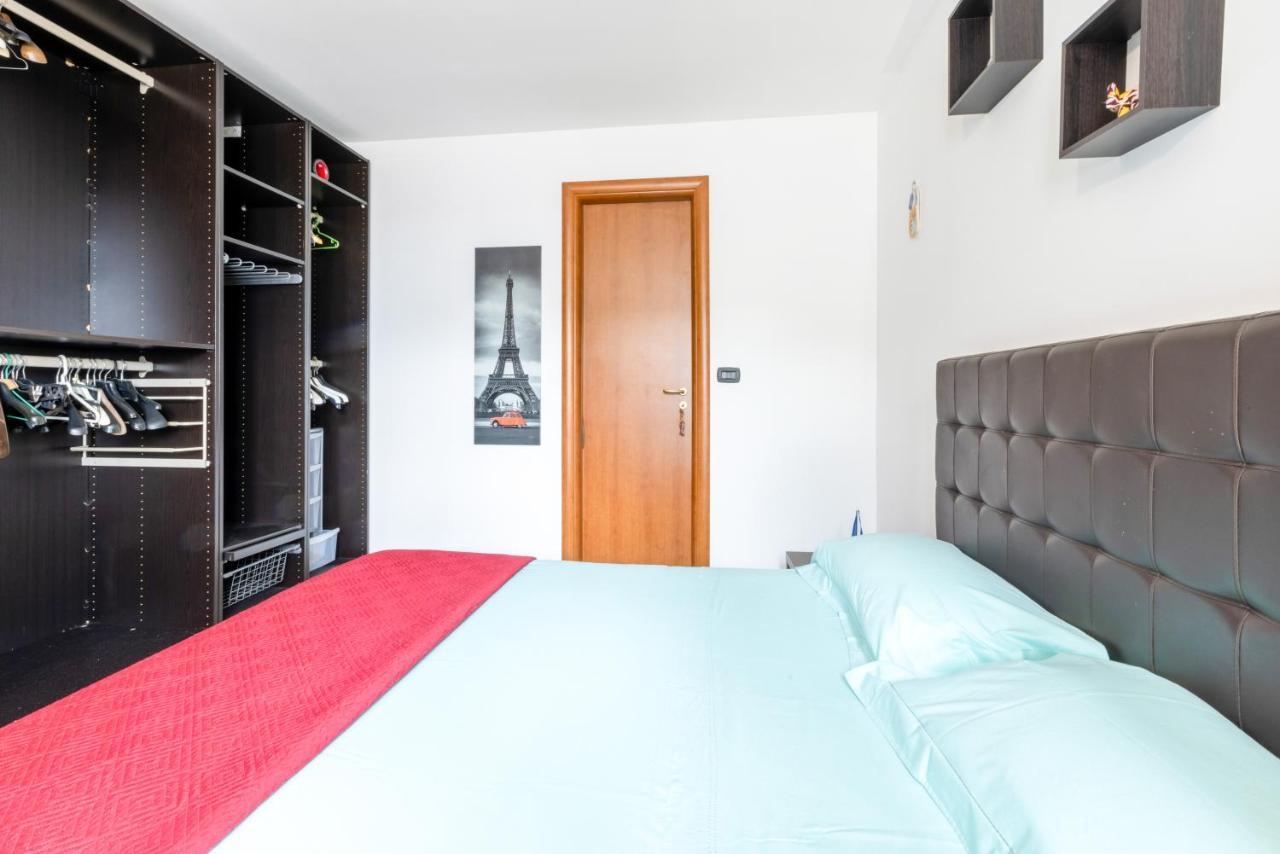 Lecce Colorful Flat With Terrace & Parking Apartment Ngoại thất bức ảnh