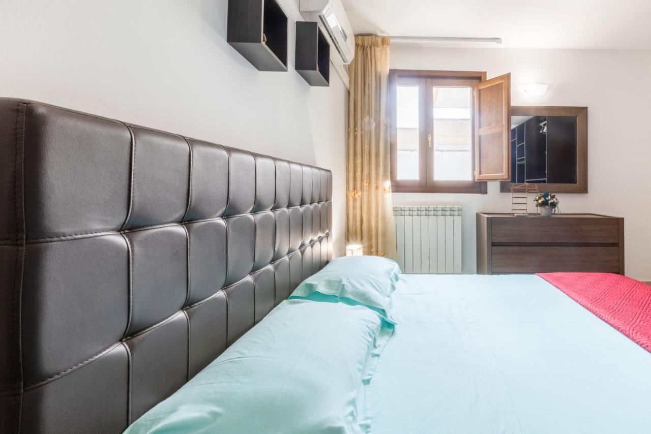 Lecce Colorful Flat With Terrace & Parking Apartment Ngoại thất bức ảnh