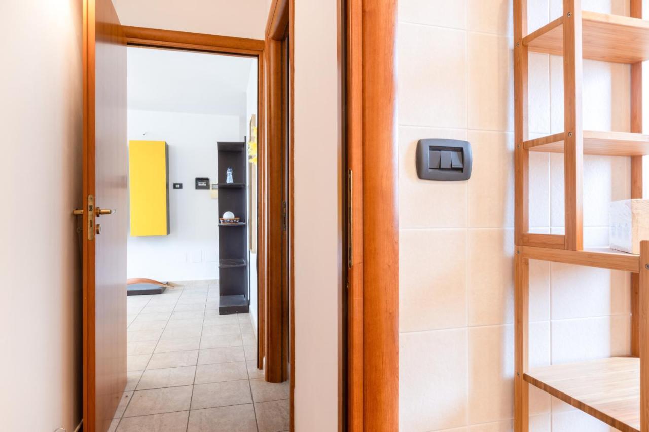 Lecce Colorful Flat With Terrace & Parking Apartment Ngoại thất bức ảnh